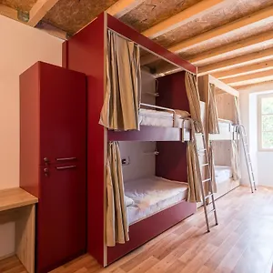 Albergue Antique, Pula