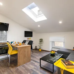 Hana - Attic In City Center Apartment